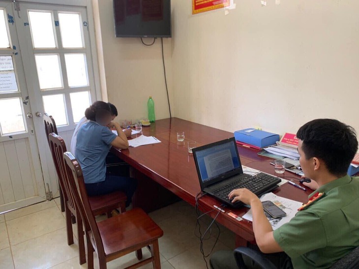 Phụ huynh 'bàng hoàng' trước hình ảnh con hút thuốc, lái xe độ - Ảnh 1. Phụ huynh 'bàng hoàng' trước hình ảnh con hút thuốc, lái xe độ - Ảnh 1.