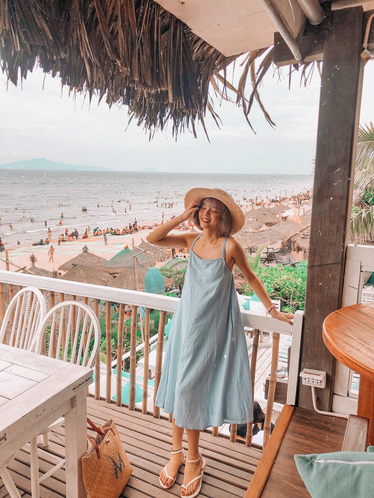 Đoàn Vân Anh - Gen Z mê làm đẹp, làm giàu từ livestream bán hàng trên TikTok - Ảnh 1.