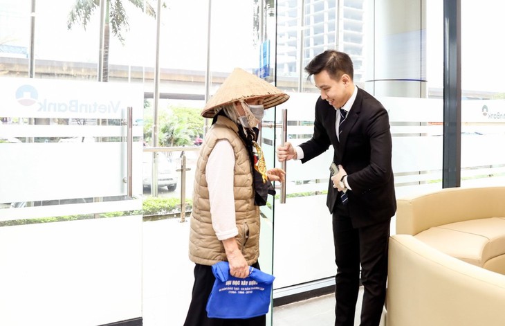 VietinBank Chi nhánh Thăng Long: Nâng cao chất lượng dịch vụ từ tâm- Chìa khóa tạo nên sự khác biệt - Ảnh 3. VietinBank Chi nhánh Thăng Long: Nâng cao chất lượng dịch vụ từ tâm- Chìa khóa tạo nên sự khác biệt - Ảnh 3.