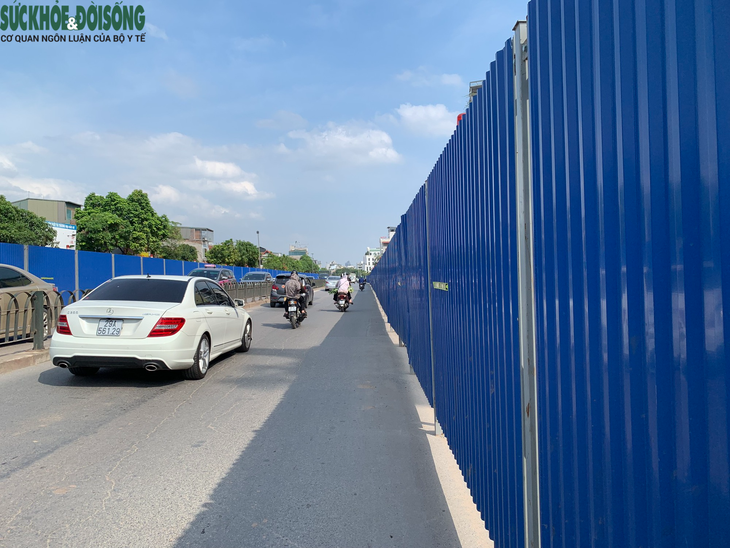 Đường Âu Cơ (Tây Hồ) nứt toác vì thi công dự án trăm tỷ - Ảnh 1.