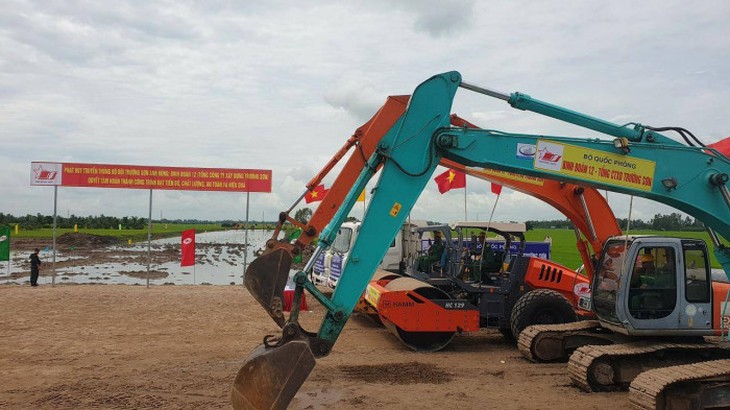 Khởi công cao tốc trục ngang với tổng mức đầu tư hơn 44.690 tỉ đồng - Ảnh 2.