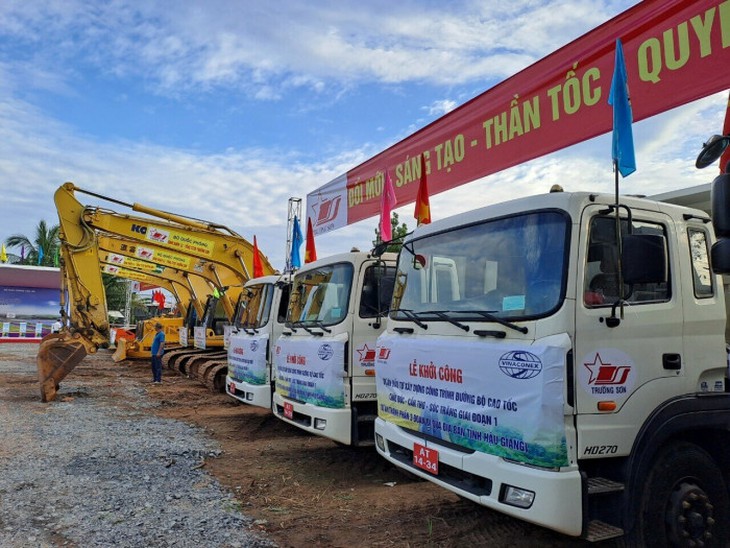 Khởi công cao tốc trục ngang với tổng mức đầu tư hơn 44.690 tỉ đồng - Ảnh 1.
