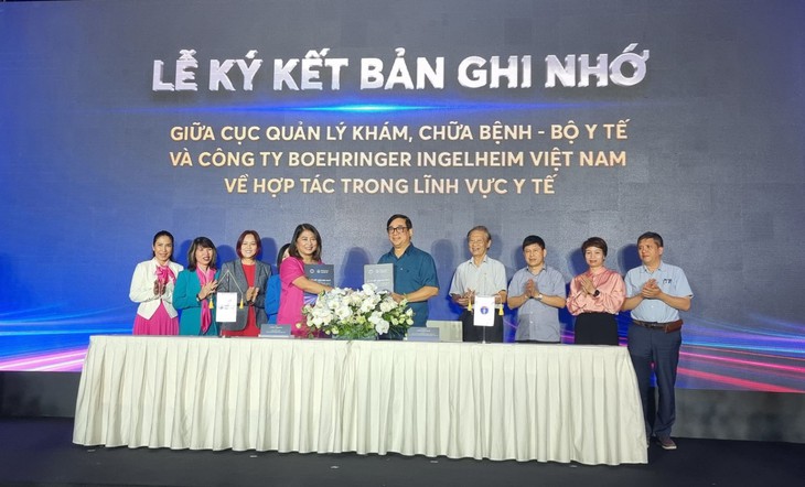 Cục Quản ký khám chữa bệnh và hãng dược phẩm hàng đầu của Đức ký biên bản ghi nhớ hợp tác về chăm sóc sức khỏe - Ảnh 1.