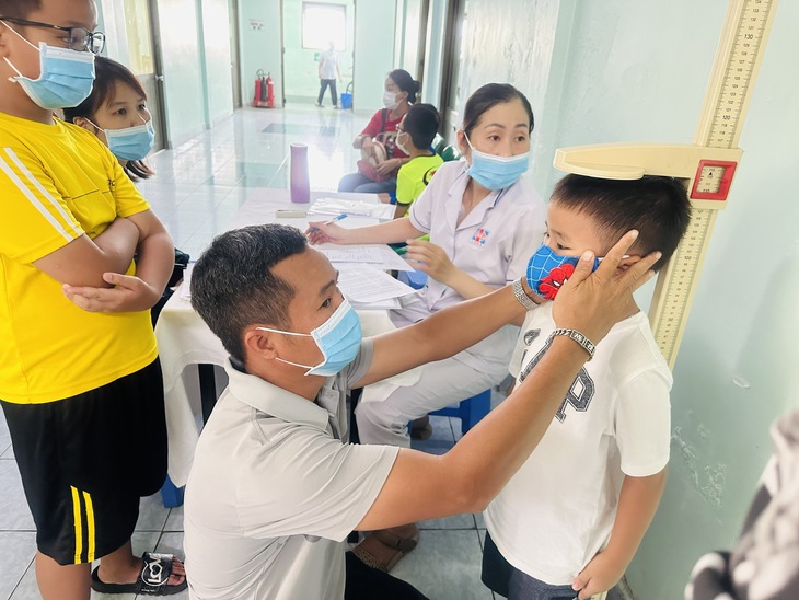 Bệnh viện Nguyễn Tri Phương tầm soát miễn phí cho trẻ chậm tăng trưởng chiều cao - Ảnh 1. Bệnh viện Nguyễn Tri Phương tầm soát miễn phí cho trẻ chậm tăng trưởng chiều cao - Ảnh 1.