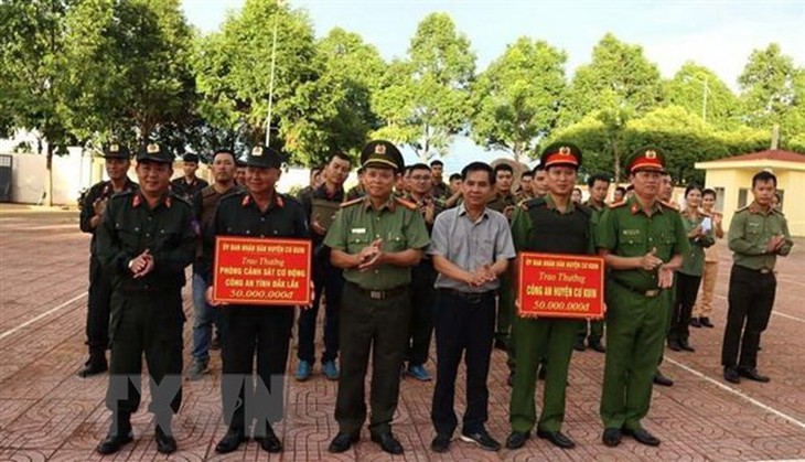 Vụ tấn công tại Đắk Lắk: Khen thưởng đột xuất lực lượng Công an - Ảnh 1. Vụ tấn công tại Đắk Lắk: Khen thưởng đột xuất lực lượng Công an - Ảnh 1.