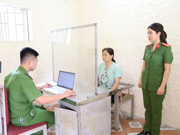 'Nữ quái' thay tên đổi họ lẩn trốn hơn 28 năm truy nã - Ảnh 1.