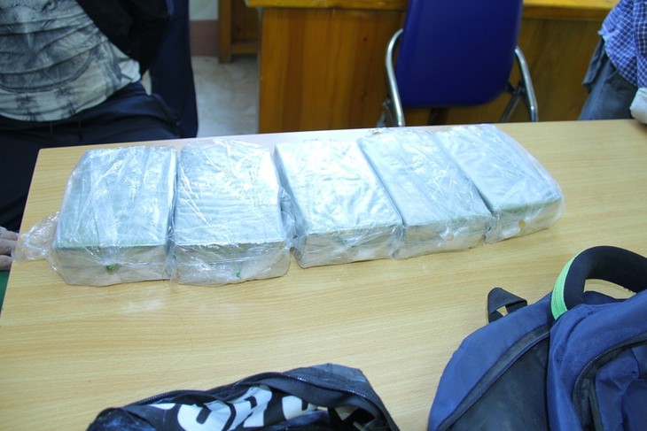 Phát hiện thanh niên đeo chiếc balo có chứa 10 bánh heroin - Ảnh 1. Phát hiện thanh niên đeo chiếc balo có chứa 10 bánh heroin - Ảnh 1.