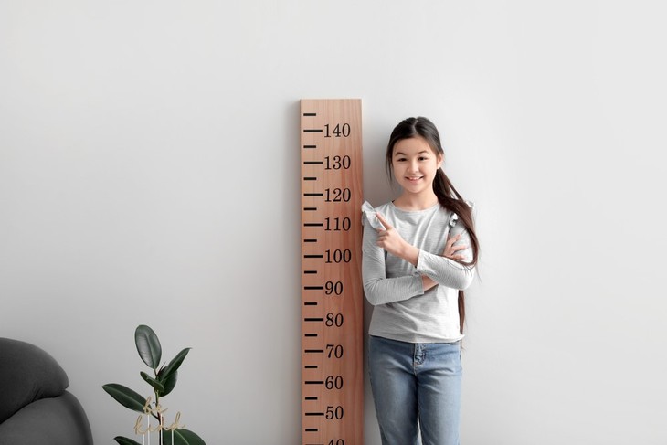 Vì sao trẻ dậy thì sớm có nguy cơ thấp hơn 10-20cm so với các bạn đồng trang lứa? - Ảnh 2.