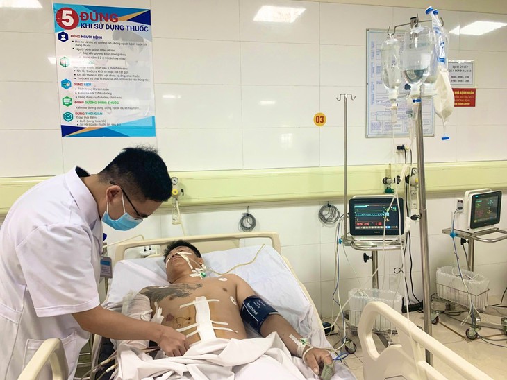 Sống sót sau ngã từ độ cao 7m - Ảnh 2.