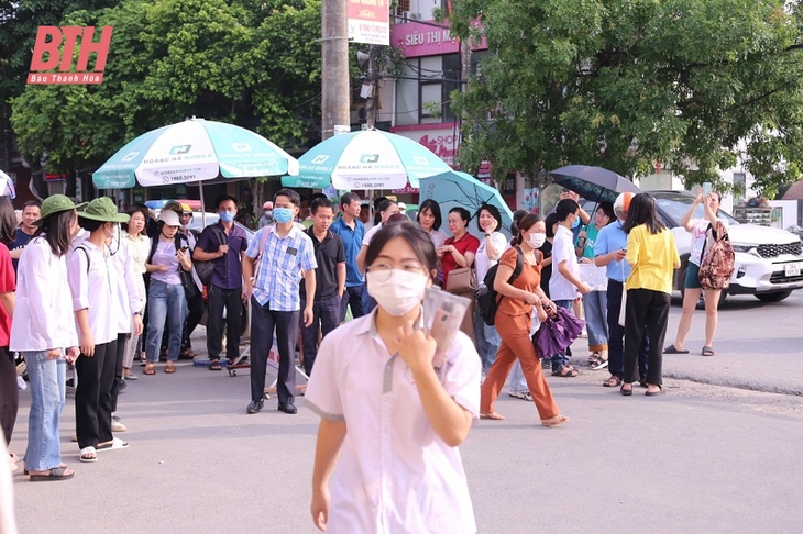 Trường chuyên đầu tiên công bố điểm trúng điểm vào lớp 10, môn cao nhất 40,5 điểm - Ảnh 1.