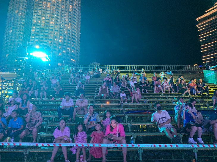 Bữa tiệc ánh sáng, âm thanh độc đáo tại Festival biển Nha Trang-Khánh Hòa 2023 - Ảnh 5. Bữa tiệc ánh sáng, âm thanh độc đáo tại Festival biển Nha Trang-Khánh Hòa 2023 - Ảnh 5.
