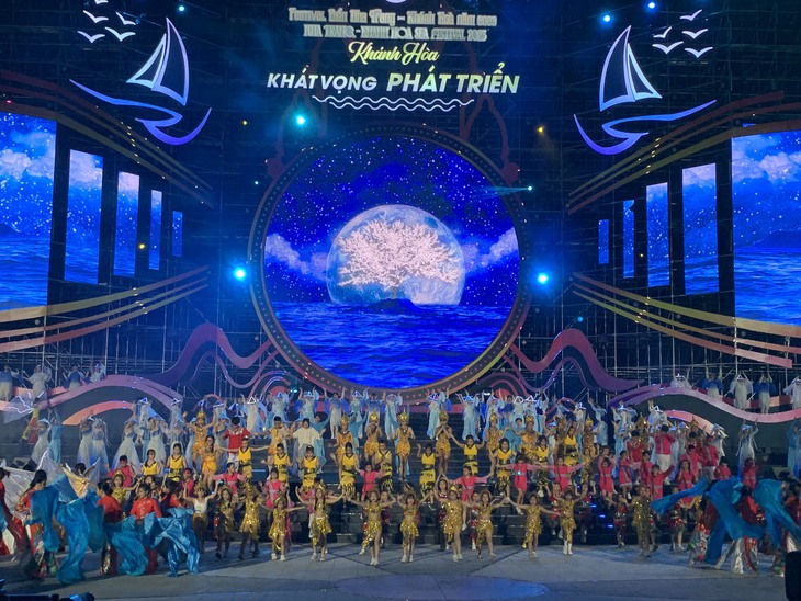 Bữa tiệc ánh sáng, âm thanh độc đáo tại Festival biển Nha Trang-Khánh Hòa 2023 - Ảnh 4. Bữa tiệc ánh sáng, âm thanh độc đáo tại Festival biển Nha Trang-Khánh Hòa 2023 - Ảnh 4.