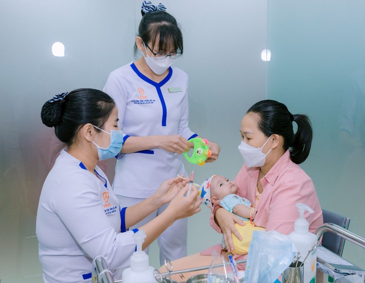 Cắt điện nhiều nơi, làm sao để quản bảo vắc xin an toàn? - Ảnh 2.