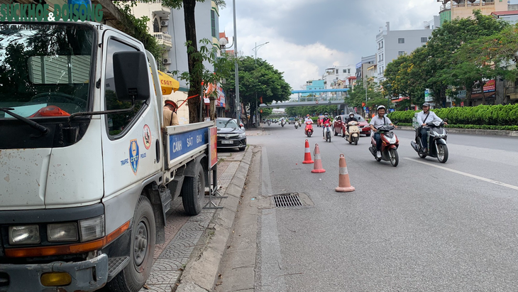 "Ám ảnh" chốt kiểm tra nồng độ cồn, tài xế quay đầu bỏ chạy ngay khi thấy CSGT - Ảnh 3.