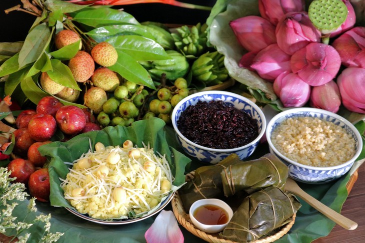 Mâm cúng Tết Đoan Ngọ 2023 cần gì? Cúng giờ nào đẹp nhất? - Ảnh 1.
