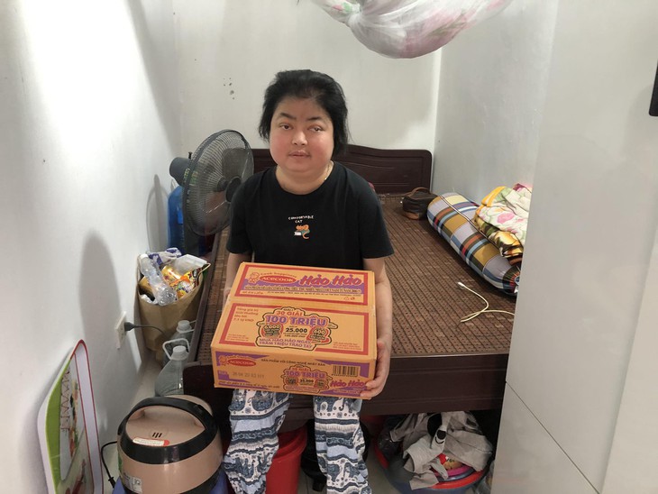 MS 854: Cuộc sống khốn cùng của cô gái mang đủ thứ bệnh trên người, nguy cơ hỏng hai mắt - Ảnh 2.