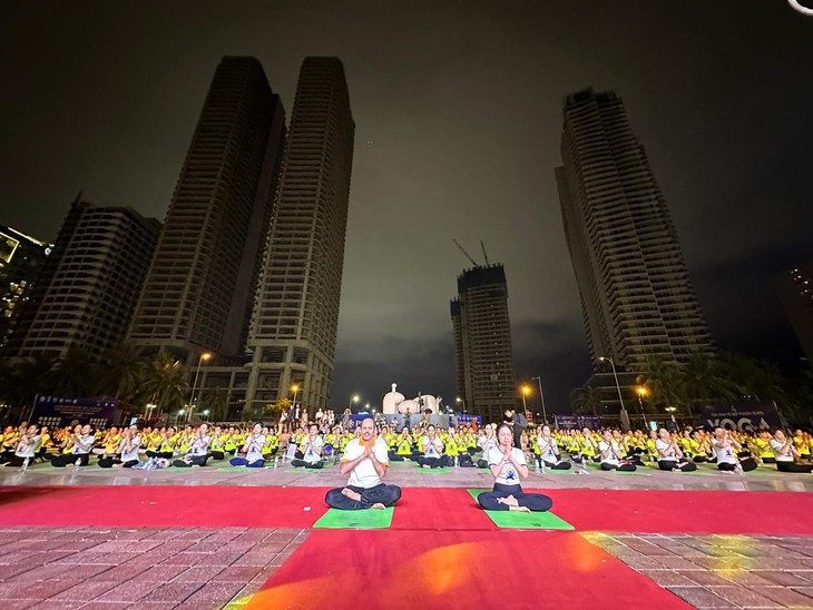 9 lợi ích tuyệt vời của yoga đối với sức khỏe - Ảnh 1.