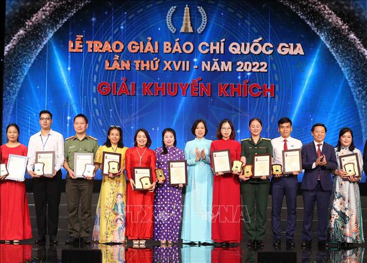 Lễ trao Giải Báo chí Quốc gia lần thứ XVII - năm 2022 - Ảnh 7. Lễ trao Giải Báo chí Quốc gia lần thứ XVII - năm 2022 - Ảnh 7.
