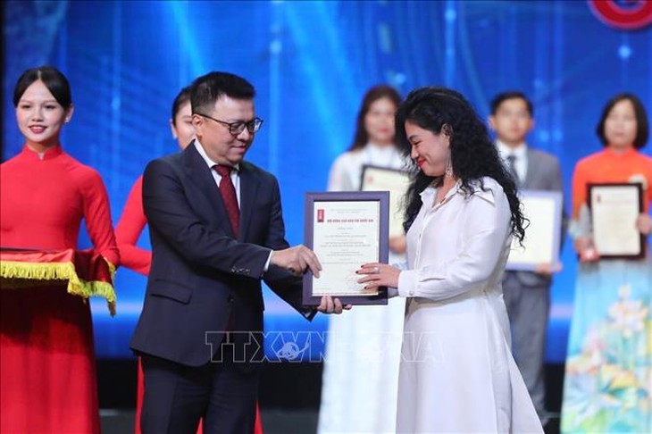 Lễ trao Giải Báo chí Quốc gia lần thứ XVII - năm 2022 - Ảnh 6. Lễ trao Giải Báo chí Quốc gia lần thứ XVII - năm 2022 - Ảnh 6.