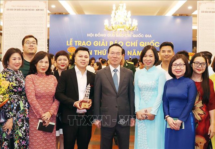 Lễ trao Giải Báo chí Quốc gia lần thứ XVII - năm 2022 - Ảnh 8. Lễ trao Giải Báo chí Quốc gia lần thứ XVII - năm 2022 - Ảnh 8.