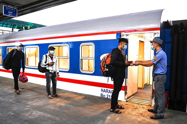 Học sinh đi thi THPT và nhập học sẽ được giảm 10% giá vé các đoàn tàu - Ảnh 1.