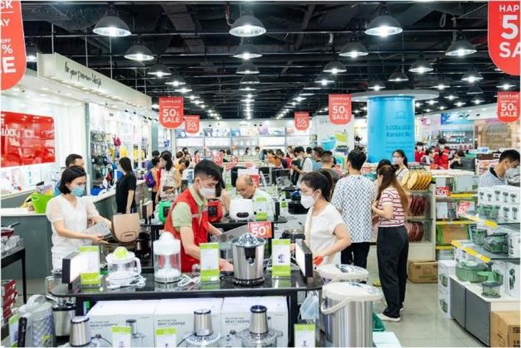Vincom Red Sale 2023 khởi động chặng đua "Đường lên đỉnh săn deal" cùng ngàn deal xịn giá hời - Ảnh 1.