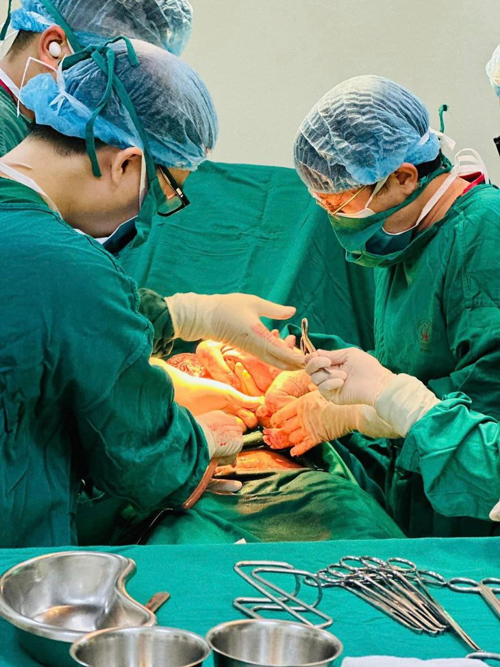 Sản phụ có trái tim 'bất thường', bất chấp rủi ro để giữ thai 'mẹ tròn, con vuông' - Ảnh 1.