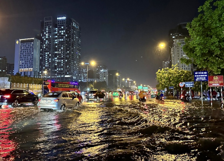 Hình thái thời tiết mưa cấp tập vào chiều tối còn diễn ra nhiều ngày tới ở miền Bắc - Ảnh 2. Hình thái thời tiết mưa cấp tập vào chiều tối còn diễn ra nhiều ngày tới ở miền Bắc - Ảnh 2.