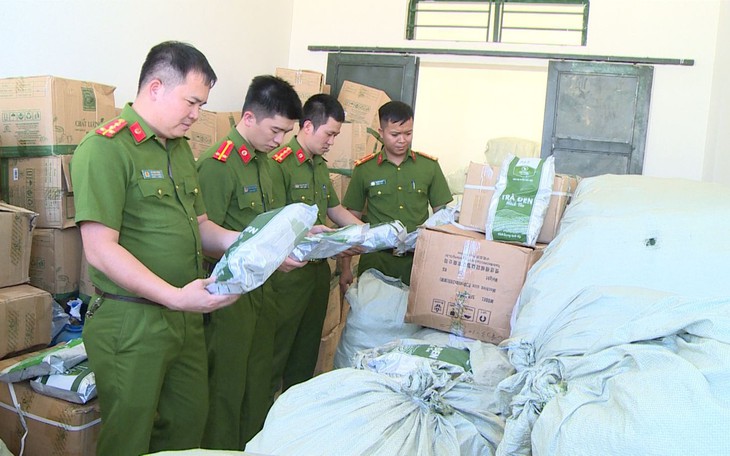Phá đường dây sản xuất, mua bán trà sữa giả liên tỉnh