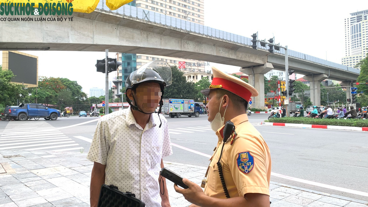 Người vi phạm liều lĩnh, tăng ga bỏ chạy khỏi lực lượng CSGT - Ảnh 2. Người vi phạm liều lĩnh, tăng ga bỏ chạy khỏi lực lượng CSGT - Ảnh 2.