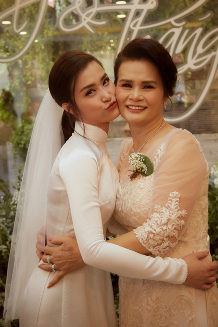 Chân dung người phụ nữ quyền lực đứng sau thành công của Đông Nhi - Ảnh 5. Chân dung người phụ nữ quyền lực đứng sau thành công của Đông Nhi - Ảnh 5.
