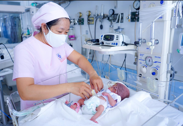 Cứu sống sản phụ 10 năm hiếm muộn bị tổn thương đa cơ quan nặng - Ảnh 1. Cứu sống sản phụ 10 năm hiếm muộn bị tổn thương đa cơ quan nặng - Ảnh 1.