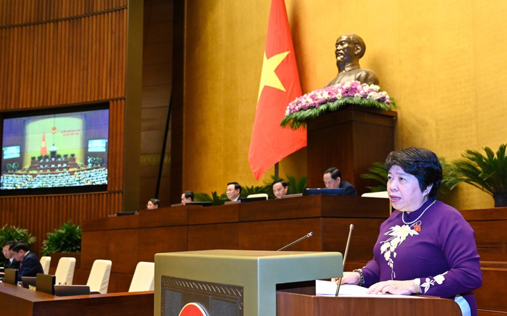 Thông qua Nghị quyết huy động nguồn lực phòng, chống COVID-19, thực hiện chính sách pháp luật về y tế cơ sở, y tế dự phòng