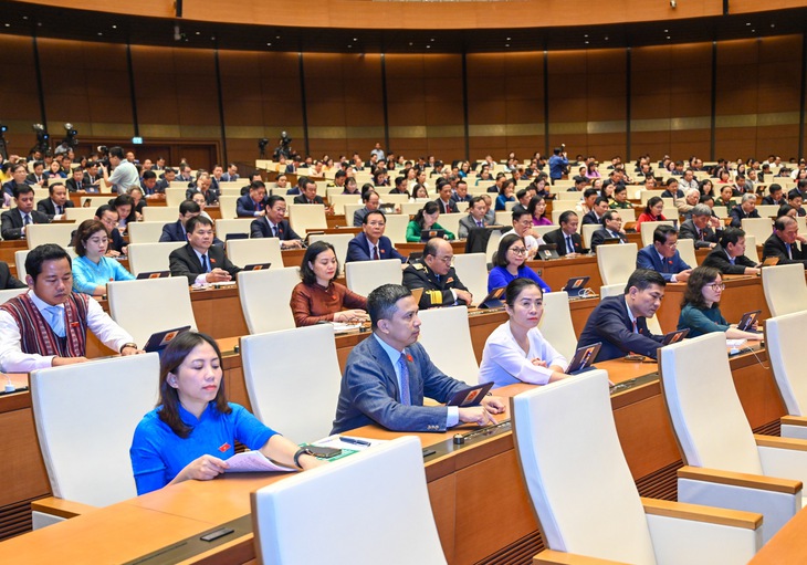 Thông qua Nghị quyết huy động nguồn lực phòng, chống COVID-19, thực hiện chính sách pháp luật về y tế cơ sở, y tế dự phòng - Ảnh 2.