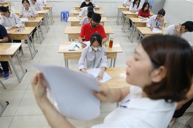 Kon Tum: Thống nhất cho 12 thí sinh thi lại môn tiếng Anh - Ảnh 1. Kon Tum: Thống nhất cho 12 thí sinh thi lại môn tiếng Anh - Ảnh 1.