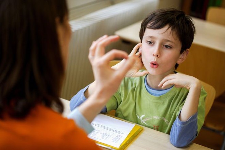 Cảnh báo nguyên nhân gây chậm nói ở trẻ nhiều cha mẹ không ngờ tới! - Ảnh 2.