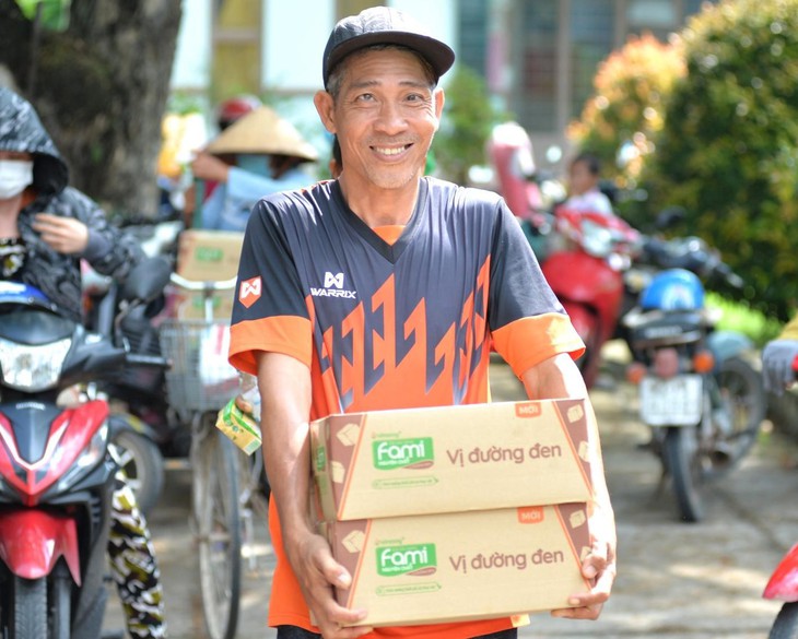 Fami đồng hành cùng chuyến xe nhân ái và mang nguồn dinh dưỡng lành mạnh tặng bà con tại Đồng bằng sông Cửu Long - Ảnh 4.