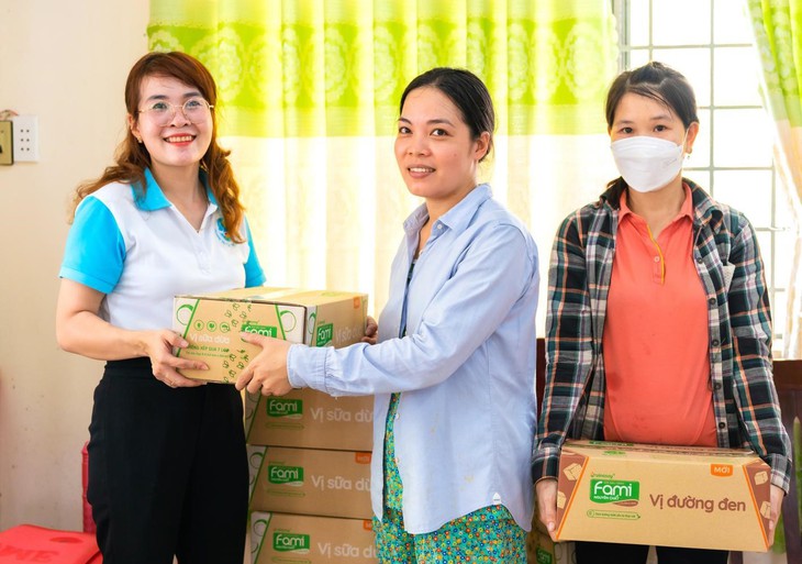 Fami đồng hành cùng chuyến xe nhân ái và mang nguồn dinh dưỡng lành mạnh tặng bà con tại Đồng bằng sông Cửu Long - Ảnh 5.