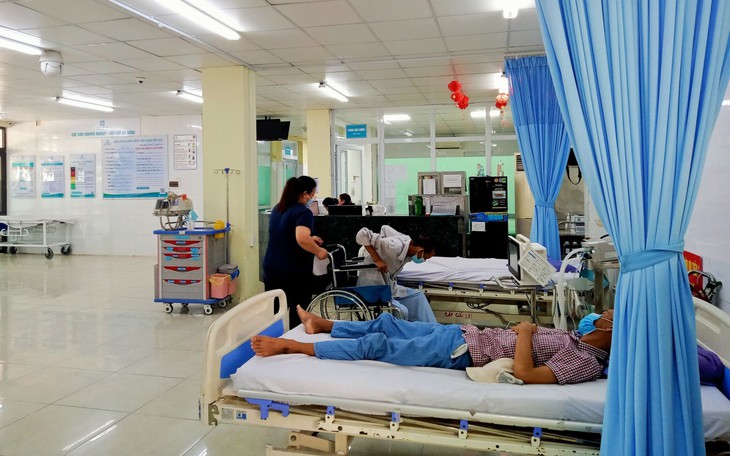 Cấp cứu 10 khách du lịch bị ngộ độc thực phẩm