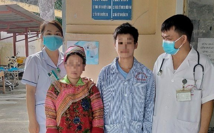 24 ngày căng thẳng, bác sĩ cứu bệnh nhân uốn ván nặng thoát khỏi tử thần