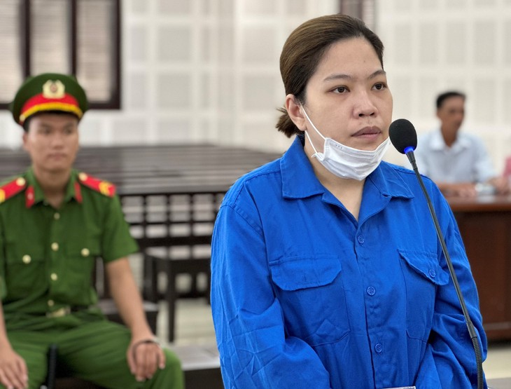 Lừa xin việc vào trường sĩ quan, nữ nhân viên tư vấn bảo hiểm lãnh án 10 năm tù - Ảnh 1. Lừa xin việc vào trường sĩ quan, nữ nhân viên tư vấn bảo hiểm lãnh án 10 năm tù - Ảnh 1.