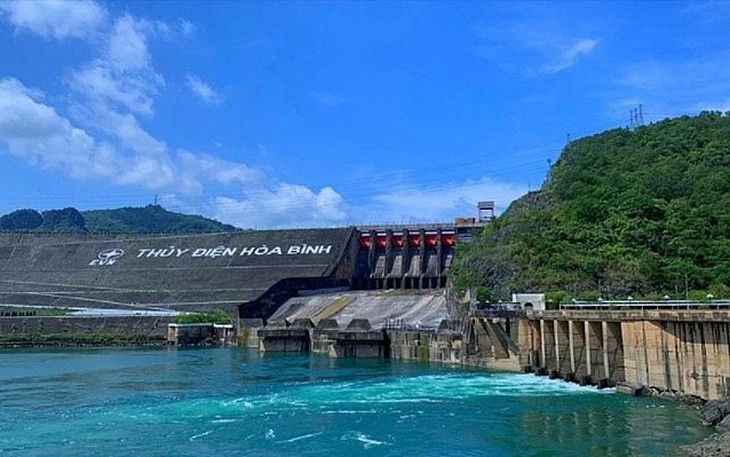 Thủy điện phía Bắc thoát mực nước chết 10-20m, các hồ chứa lớn vẫn hạn chế phát điện