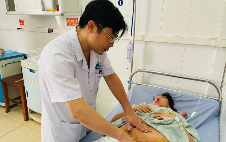 Phẫu thuật lấy thai kết hợp bóc tách khối u xơ tử cung nặng hơn 3kg