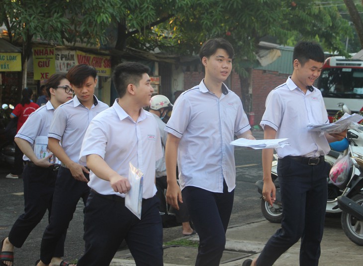 85.000 thí sinh ở TP.HCM bắt đầu kỳ thi tốt nghiệp THPT - Ảnh 1.
