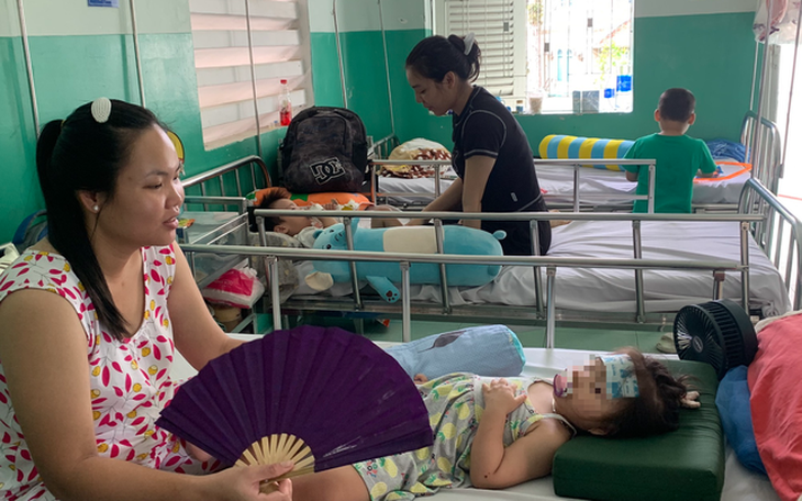 'Đỉnh' dịch tay chân miệng có thể đến sớm, TP.HCM đề phòng quá tải cục bộ