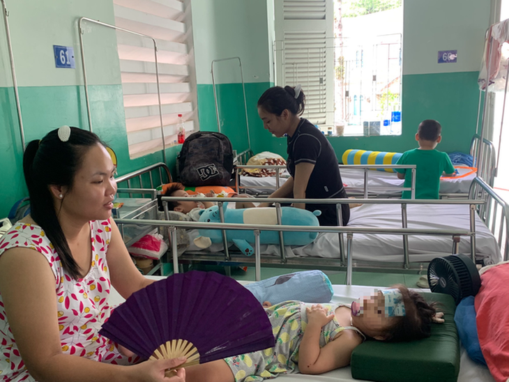 "Đỉnh" dịch tay chân miệng có thể đến sớm, TP.HCM đề phòng quá tải cục bộ - Ảnh 1.