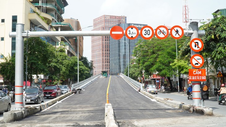 Tổ chức phân luồng giao thông tại cầu vượt chữ C - Ảnh 1. Tổ chức phân luồng giao thông tại cầu vượt chữ C - Ảnh 1.