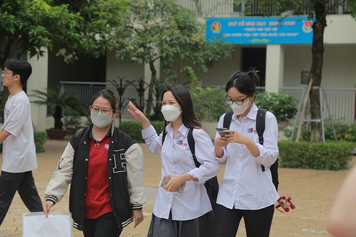 Thi tốt nghiệp THPT 2023: Thí sinh thở phào với đề Ngữ văn - Ảnh 1.