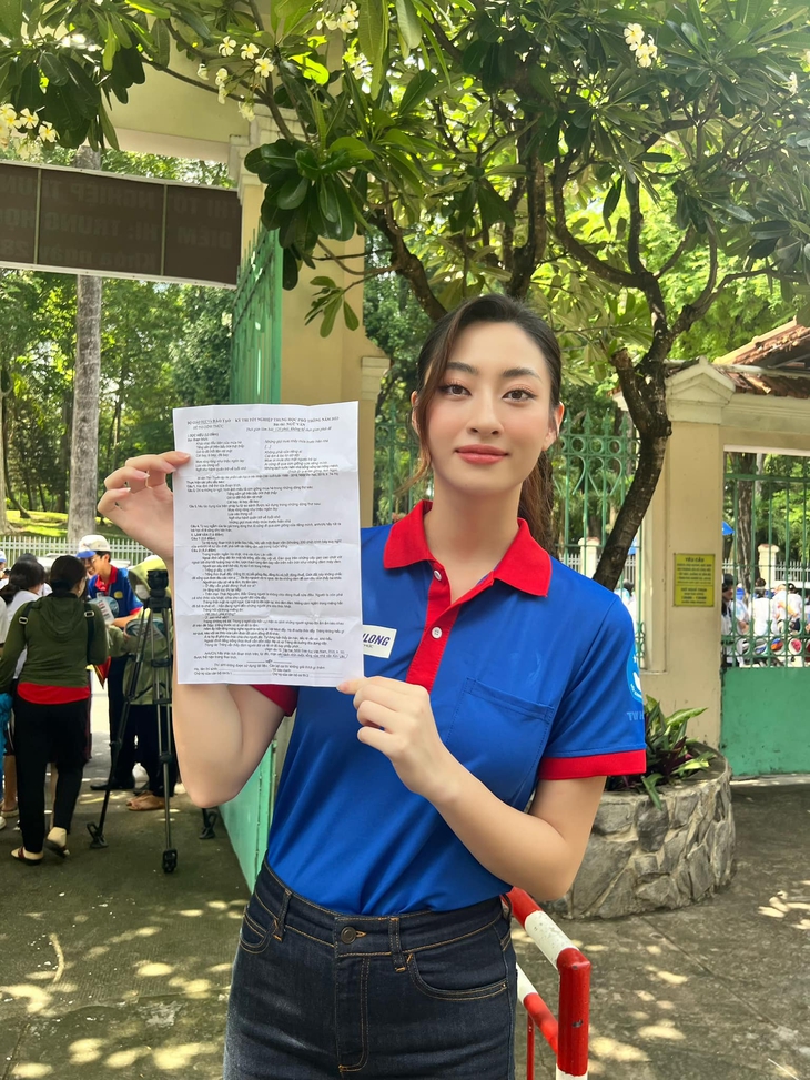 Một Hoa hậu nhiệt tình tiếp sức mùa thi, đánh giá một câu bất ngờ về đề Ngữ văn Kỳ thi THPT 2023 - Ảnh 4.