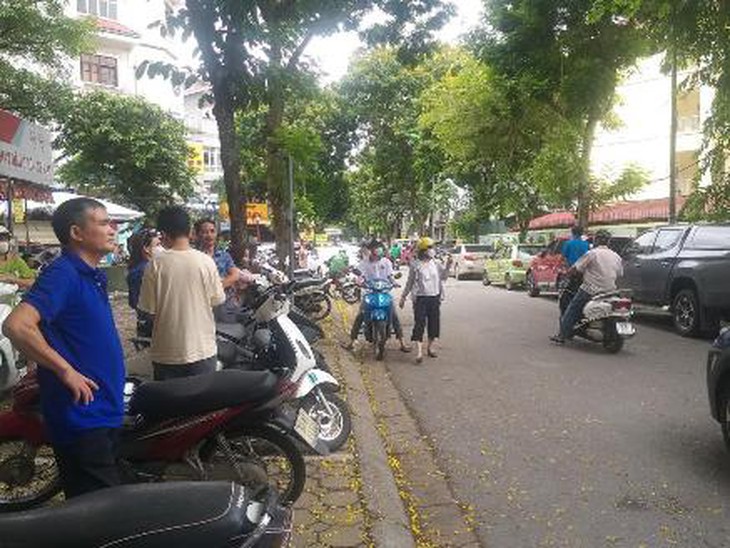 photo-1687921517644